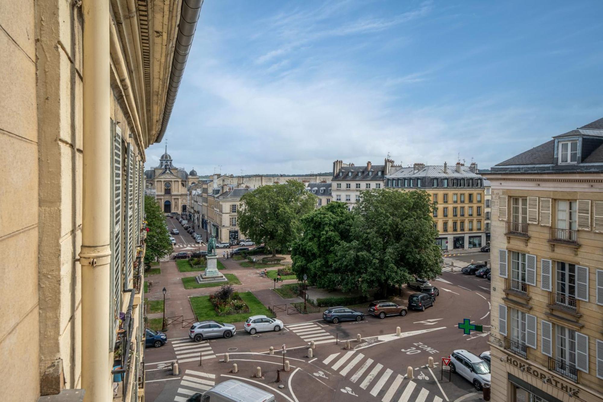 Le Versailles Soleil Classe 3 Etoiles Charme & Vue Chapelle Royale מראה חיצוני תמונה