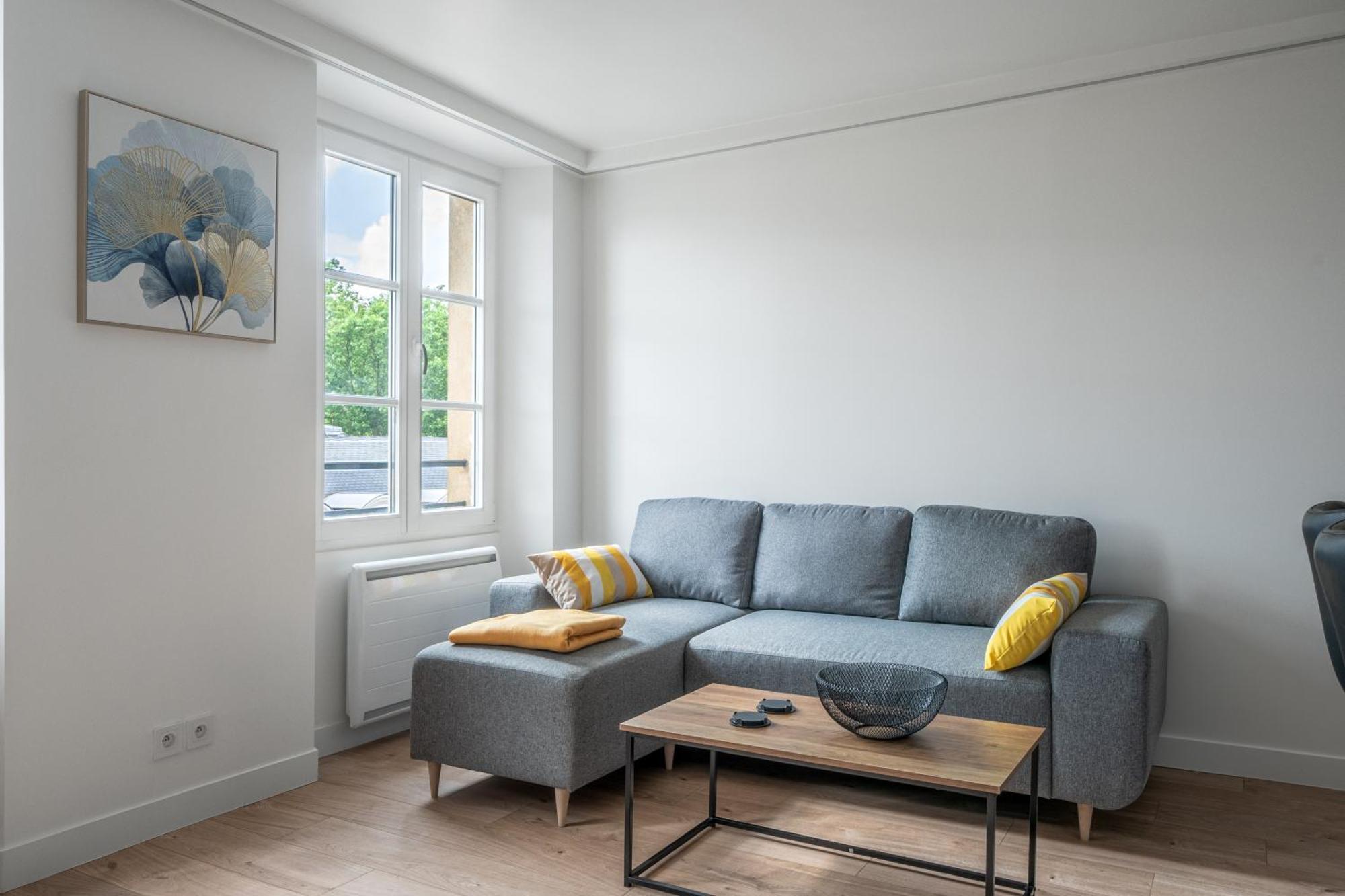 Le Versailles Soleil Classe 3 Etoiles Charme & Vue Chapelle Royale מראה חיצוני תמונה